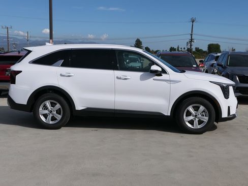 New 2026 Kia Sorento LX FWD image 2