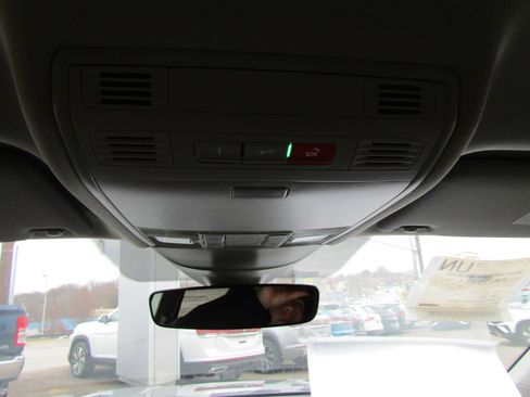 New 2024 Volkswagen Taos SE image 27