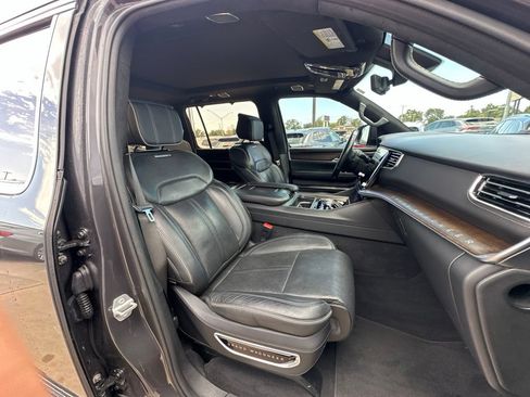 Used 2022 Jeep Grand Wagoneer Series II w/ Premium Group II AWD/4WD image 29