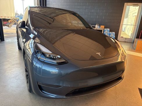 Used 2023 Tesla Model Y Long Range image 2