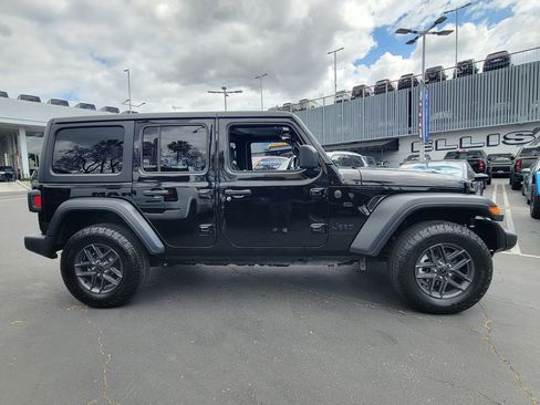 Used 2025 Jeep Wrangler Unlimited Sport AWD/4WD image 26