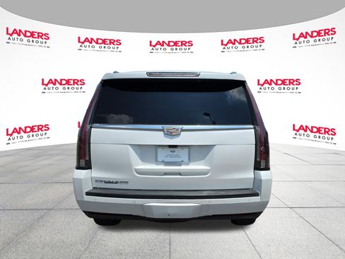 Used 2020 Cadillac Escalade Luxury RWD image 4