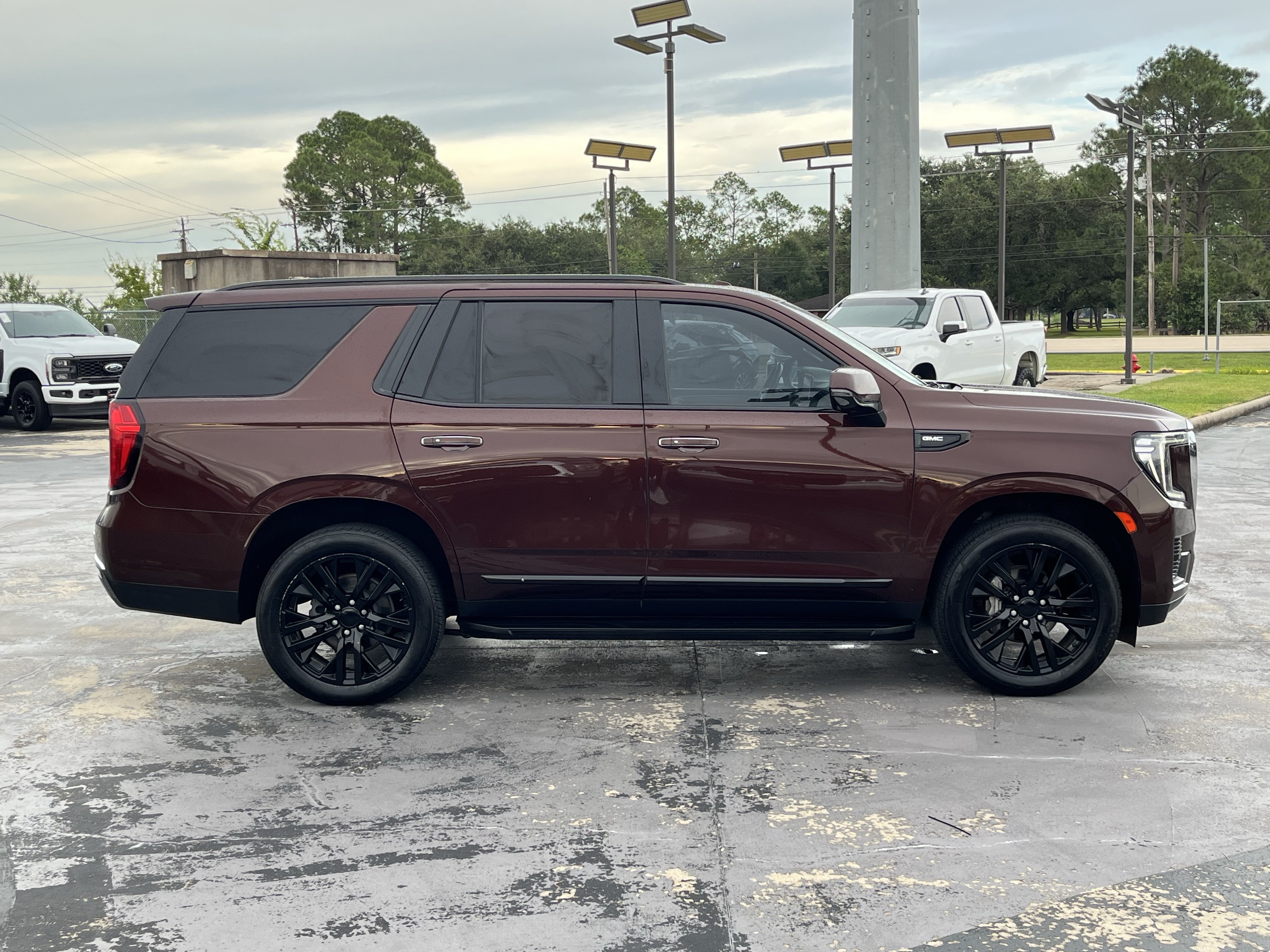 Used 2022 GMC Yukon SLT w/ SLT Premium Package RWD image 13