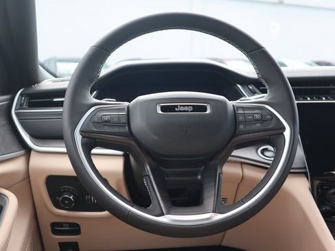 New 2025 Jeep Grand Cherokee Limited image 4