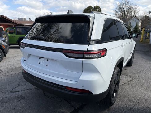 New 2025 Jeep Grand Cherokee Altitude AWD/4WD image 7