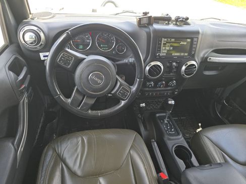 Used 2016 Jeep Wrangler Unlimited Rubicon AWD/4WD image 24
