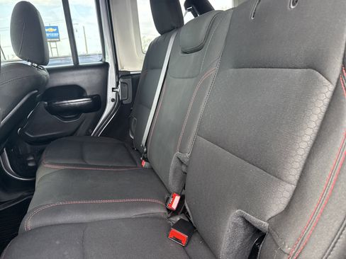 Used 2020 Jeep Wrangler Unlimited Rubicon AWD/4WD image 12