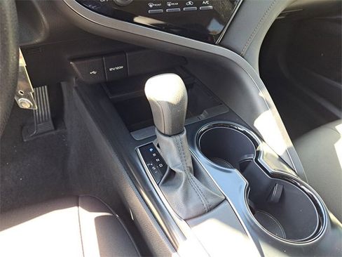 Used 2020 Toyota Camry LE image 25