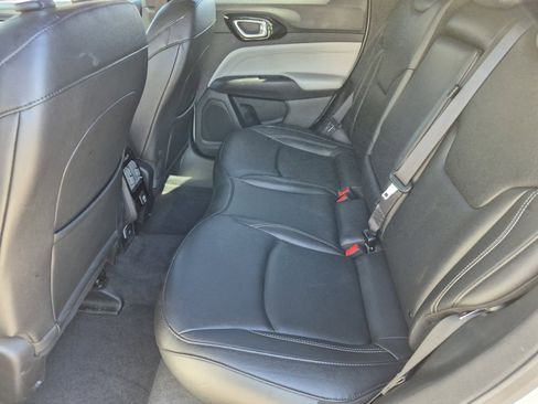 Used 2025 Jeep Compass Limited image 17