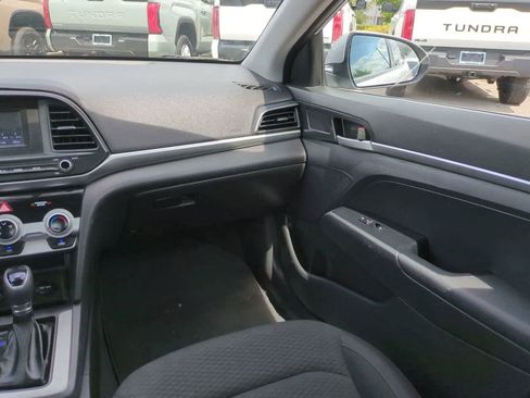 Used 2019 Hyundai Elantra SE w/ Cargo Package FWD image 16