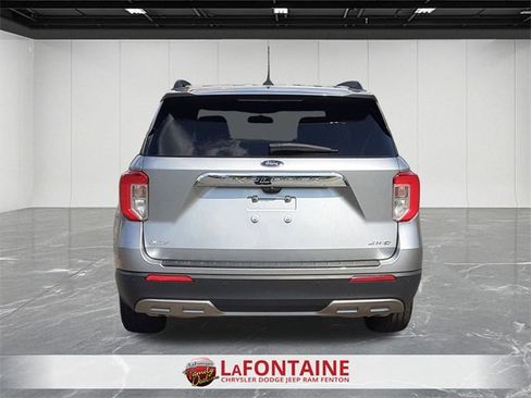 Used 2022 Ford Explorer XLT w/ Equipment Group 202A image 6