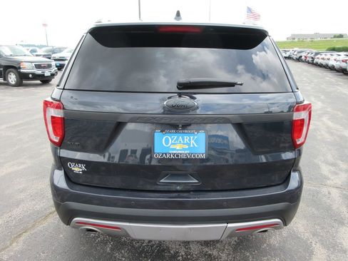 Used 2017 Ford Explorer XLT w/ Equipment Group 202A FWD image 4