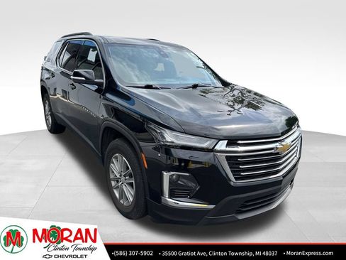 Used 2023 Chevrolet Traverse LT FWD image 2