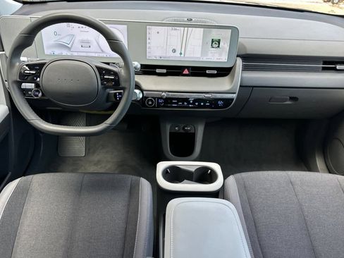 Used 2024 Hyundai Ioniq 5 SE RWD image 3