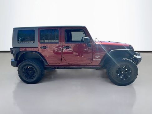 Used 2010 Jeep Wrangler Unlimited Sahara AWD/4WD image 5