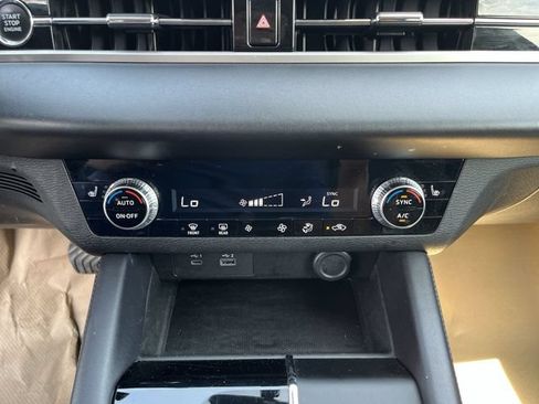 Used 2023 Mitsubishi Outlander SE FWD image 18