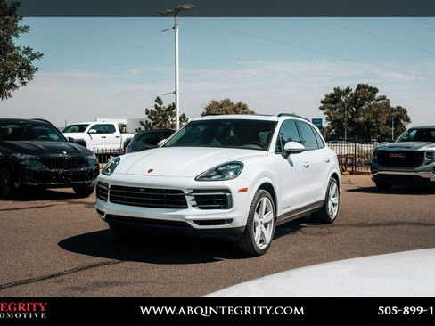 Used 2021 Porsche Cayenne AWD/4WD image 3