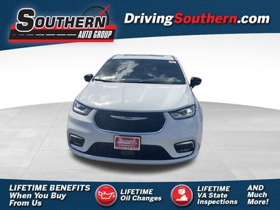 New 2026 Chrysler Pacifica Select
