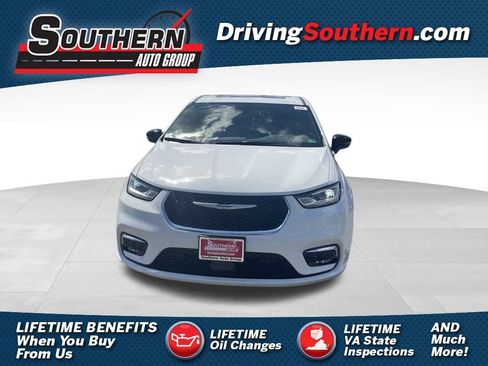 New 2026 Chrysler Pacifica Select image 1