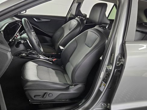 Used 2023 Kia Niro EX image 22