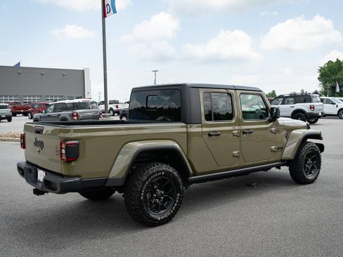 Used 2025 Jeep Gladiator Sport AWD/4WD image 10