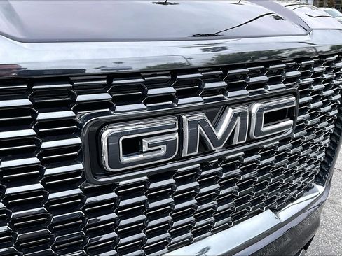 Used 2024 GMC Yukon Denali Ultimate AWD/4WD image 29