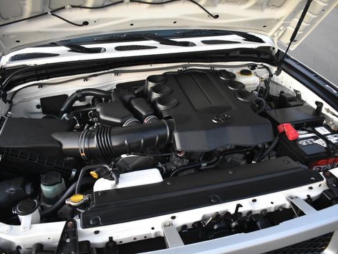 Used 2014 Toyota FJ Cruiser 4WD w/ Upgrade Package image 10