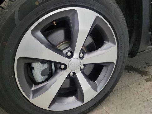 Used 2021 Jeep Cherokee Limited image 31