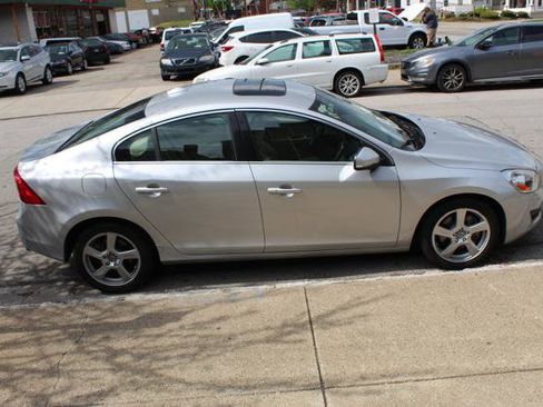 Used 2012 Volvo S60 T5 image 4