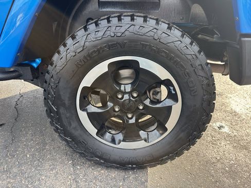 Used 2014 Jeep Wrangler Unlimited Sahara image 13