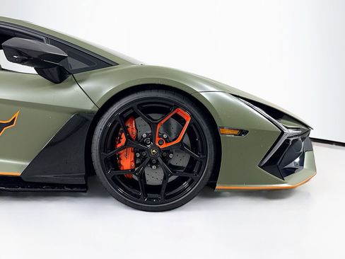 Used 2024 Lamborghini Revuelto AWD/4WD image 26