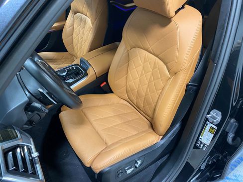 Used 2024 BMW X7 xDrive40i w/ M Sport Package image 19