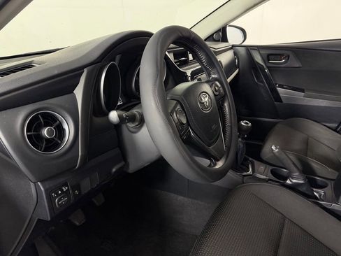 Used 2018 Toyota Corolla iM w/ Carpet Mat Package (TMS) FWD image 19