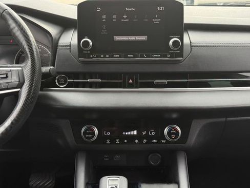 Used 2023 Mitsubishi Outlander ES AWD/4WD image 16