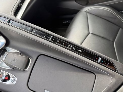 Used 2021 Chevrolet Corvette Stingray Coupe w/ Z51 Performance Package image 20