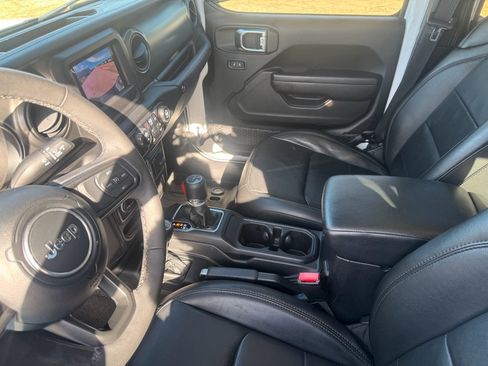 Used 2023 Jeep Gladiator Sport image 17