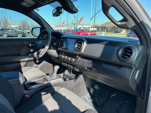 Certified 2020 Toyota Tacoma TRD Off-Road image 27