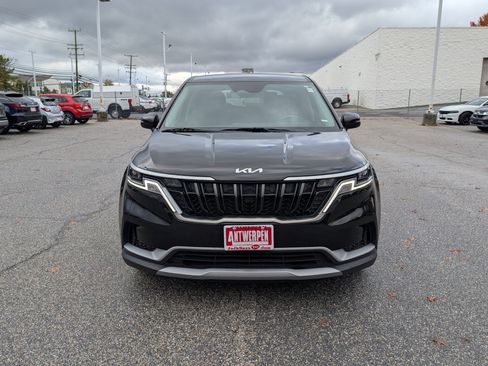 Used 2024 Kia Carnival LX image 8