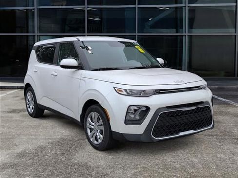 Used 2022 Kia Soul LX FWD image 2