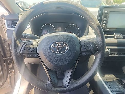 Used 2020 Toyota RAV4 LE w/ Carpet Mat Package AWD/4WD image 20