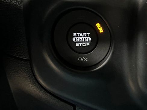 Used 2020 Jeep Wrangler Unlimited Sahara image 34