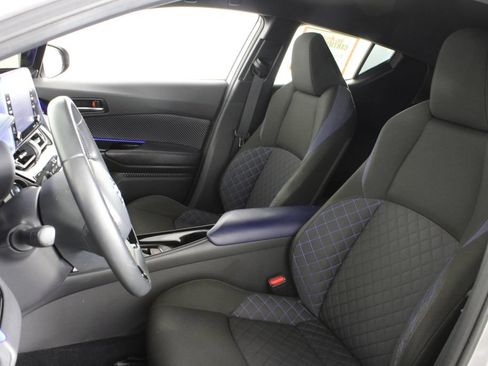 Used 2020 Toyota C-HR XLE FWD image 19