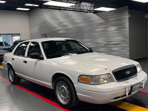 Used 2009 Ford Crown Victoria Police Interceptor RWD image 5