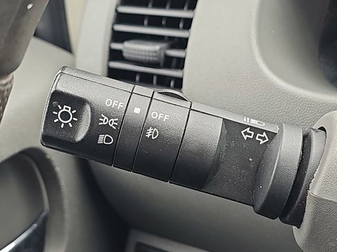 Used 2020 Nissan Frontier SV w/ Midnight Edition Floor Mats RWD image 28