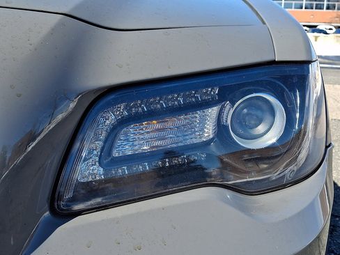 Used 2019 Chrysler 300 S image 8