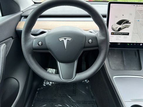 Used 2021 Tesla Model Y Long Range AWD/4WD image 18