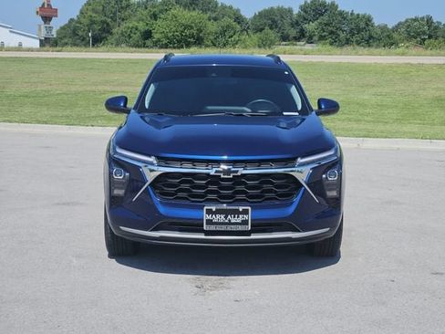 Used 2024 Chevrolet Trax LT w/ Driver Confidence Package FWD image 2