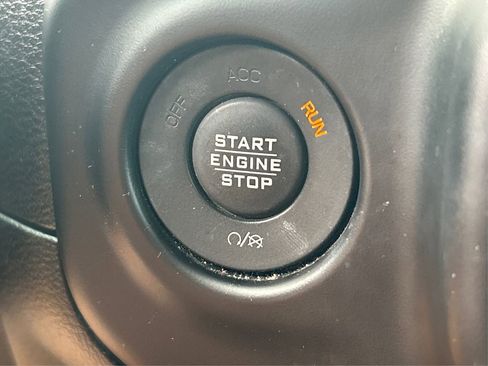 Certified 2019 Jeep Wrangler Unlimited Sport S image 29