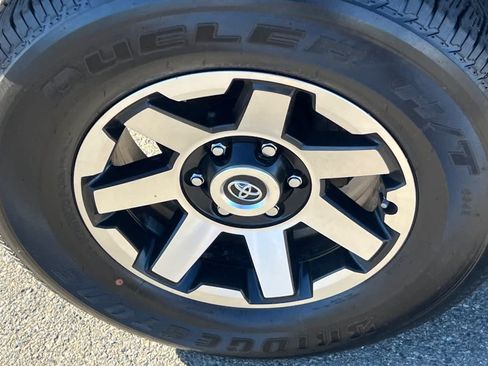 Used 2020 Toyota Tacoma TRD Off-Road w/ Technology Package RWD image 10