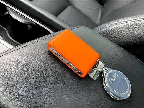 Used 2023 Volvo XC60 T8 Plus image 14